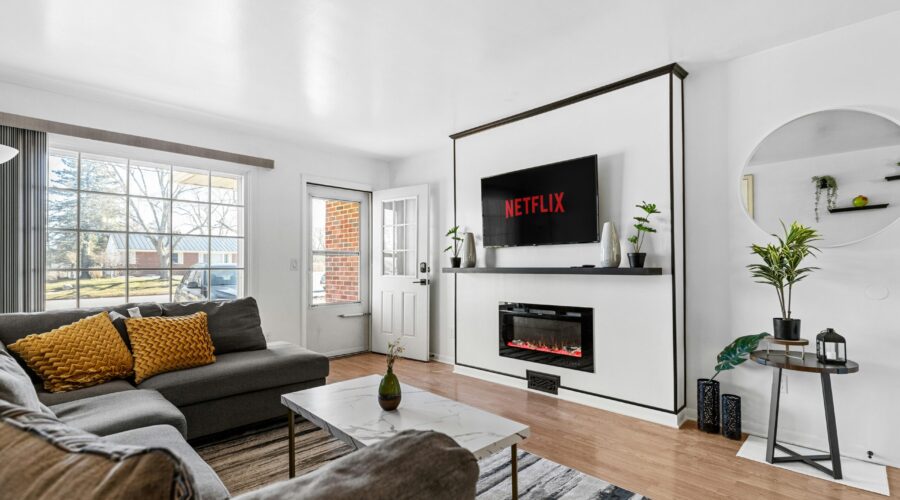 How to Organize Your Space in a Tiny Room or Studio